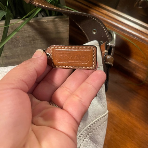 Coach Off-White Leather Shoulder Bag - Picture 3 of 8